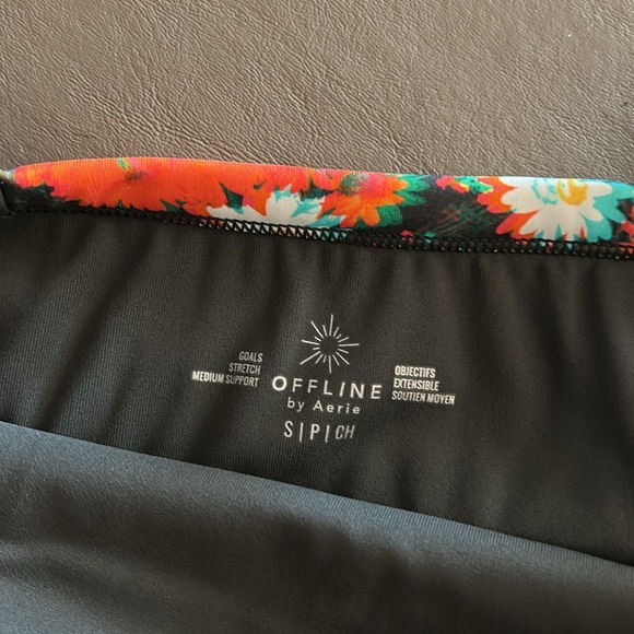 Aerie Floral Women's Sports Bra with blurry floral design. Adj Straps- Small NWT - Picture 5 of 8